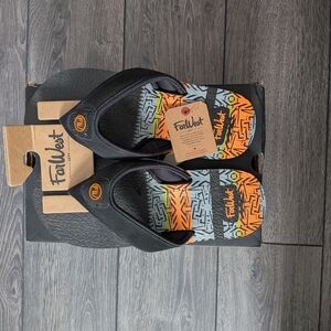 *New With Tags* FarWest Black Flip Flops Sandals Size 9 Men